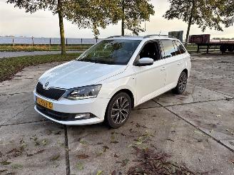 Voiture accidenté Skoda Fabia 1.0 TSI 12V Combi/o 4Dr Benzine 999cc 70kW (95pk) FWD 2014-08/2022-12  CHZB 2017/7