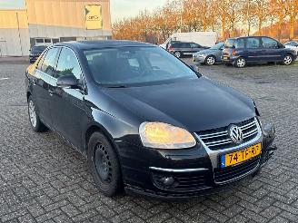 Unfallwagen Volkswagen Jetta 1.6 FSI 16V Sedan 4Dr Benzine 1.598cc 85kW (116pk) FWD 2005-09/2008-06 (1K2) BLF; EURO4 2006/8