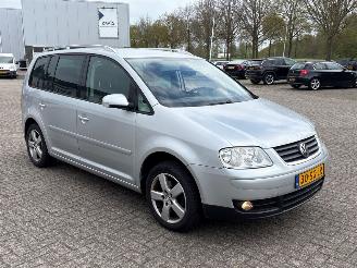uszkodzony samochody osobowe Volkswagen Touran 2.0 FSI 16V MPV  Benzine 1.984cc 110kW (150pk) FWD 2004-05/2005-11 (1T1) BLX 2006/5