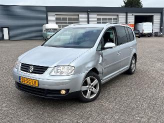 uszkodzony samochody osobowe Volkswagen Touran 2.0 FSI 16V MPV  Benzine 1.984cc 110kW (150pk) FWD 2004-05/2005-11 (1T1) BLX 2006/5