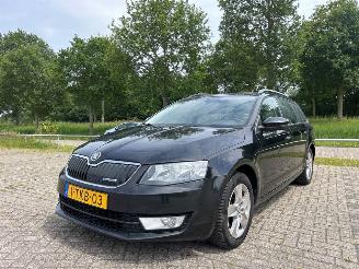 Damaged car Skoda Octavia 1.6 TDI Greenline 16V Combi/o 4Dr Diesel 1.598cc 81kW (110pk) FWD 2013-05/2020-07  CRKB 2014/3