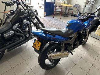 Kawasaki ZR - 7  picture 2