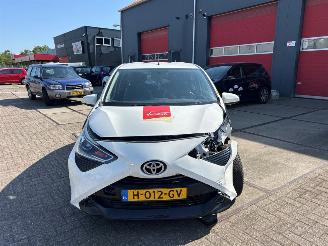 Schadeauto Toyota Aygo 1.0 12V VVT-i Hatchback  Benzine 998cc 53kW (72pk) FWD 2018-03 (KGB40) 1KRFE 2020/2