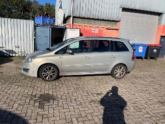 damaged passenger cars Opel Zafira 1.9 CDTI MPV  Diesel 1.910cc 88kW (120pk) RWD 2005-07/2015-04 (M75) Z19DT; EURO4 2005/7