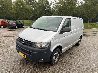 krockskadad bil bedrijf Volkswagen Transporter 2.0 TDI DRF Bestel  Diesel 1.968cc 62kW (84pk) FWD 2009-09/2015-08 (7E; 7F; 7H) CAAA 2015/10