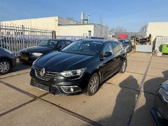 skadebil auto Renault Mégane IV GrandTour GT-LINE Bose Edition Automaat 2017/3