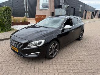 damaged passenger cars Volvo V-60 2.4 D6 Twin Engine R-Design 2015/12