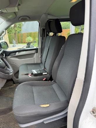 Volkswagen Transporter 2.0 TDI L2H1 DC picture 13