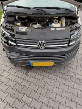 Volkswagen Transporter 2.0 TDI L2H1 DC picture 9