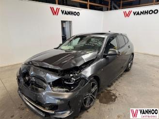 Vaurioauto  passenger cars BMW 1-serie  2020/8