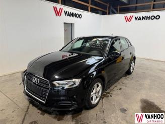 krockskadad bil auto Audi A3  2019/2