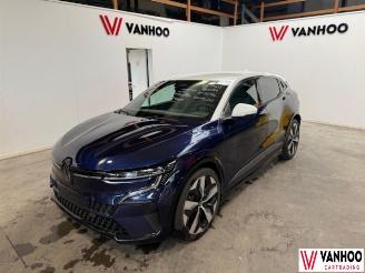 krockskadad bil auto Renault Mégane E-TECH 2024/2