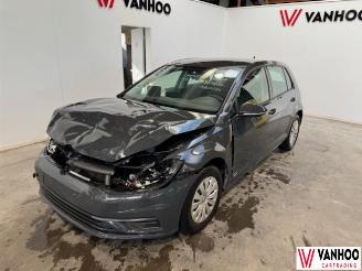 damaged passenger cars Volkswagen Golf  2018/2