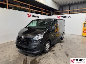 Vaurioauto  passenger cars Renault Trafic  2018/11