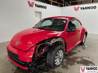 krockskadad bil auto Volkswagen Beetle  2015/3