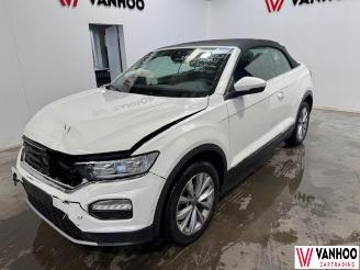 damaged passenger cars Volkswagen T-Roc  2022/10