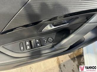 Peugeot 208  picture 21