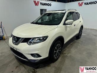damaged passenger cars Nissan X-Trail  2017/9