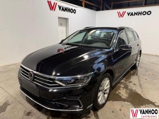 krockskadad bil auto Volkswagen Passat  2021/1