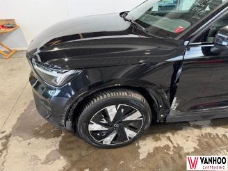 Volvo EX40  picture 2