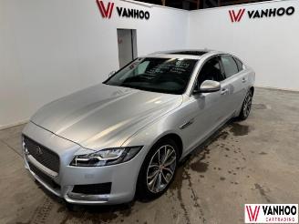 damaged passenger cars Jaguar XF  2018/6