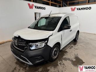 krockskadad bil auto Renault Kangoo  2022/2