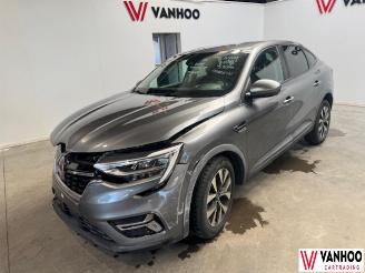 krockskadad bil auto Renault Arkana  2023/5