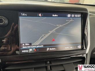 Peugeot 208  picture 19