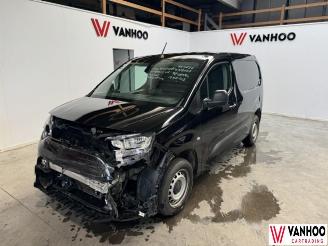 krockskadad bil auto Fiat Doblo  2023/3