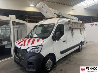 krockskadad bil auto Renault Master  2022/6