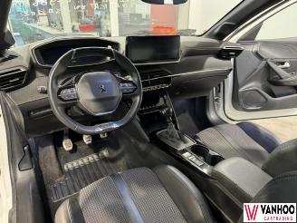 Peugeot 208  picture 13