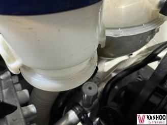 Peugeot 208  picture 9