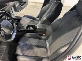 Peugeot 208  picture 12