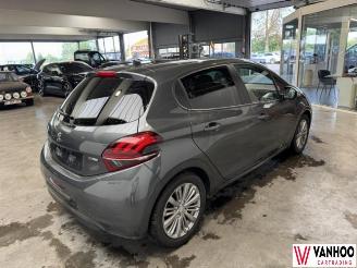 Peugeot 208  picture 8