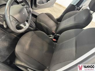 Peugeot 208  picture 14