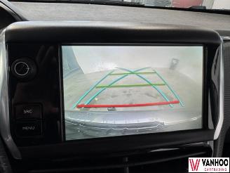 Peugeot 208  picture 16