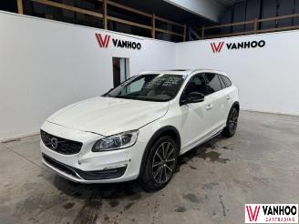 damaged passenger cars Volvo V-60  2018/1