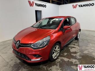 krockskadad bil auto Renault Clio  2019/7