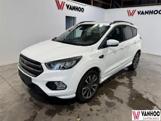 krockskadad bil auto Ford Kuga  2019/4