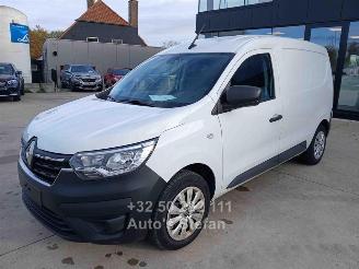 krockskadad bil auto Renault Express CONFORT 2024/9