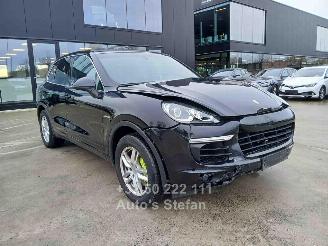 damaged passenger cars Porsche Cayenne S E-HYBRID 2015/6