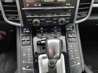 Porsche Cayenne S E-HYBRID picture 8