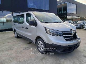 krockskadad bil auto Renault Trafic ZEN 2024/3