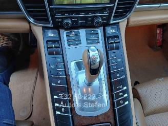 Porsche Panamera 4S picture 8