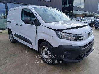 Vaurioauto  passenger cars Peugeot Partner PREMIUM 2025/4