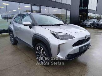 krockskadad bil auto Toyota Yaris CROSS 2022/3
