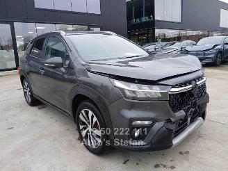 damaged passenger cars Suzuki SX4 S-CROSS 2023/7