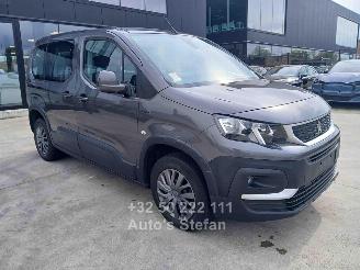 krockskadad bil auto Peugeot Rifter  2021/4