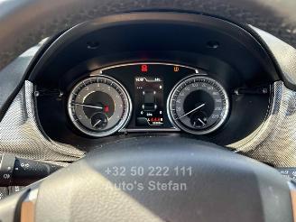 Suzuki Vitara GLX picture 9