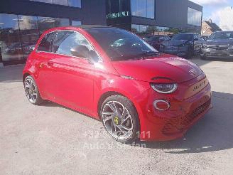 krockskadad bil auto Fiat 500 E ABARTH 2025/1